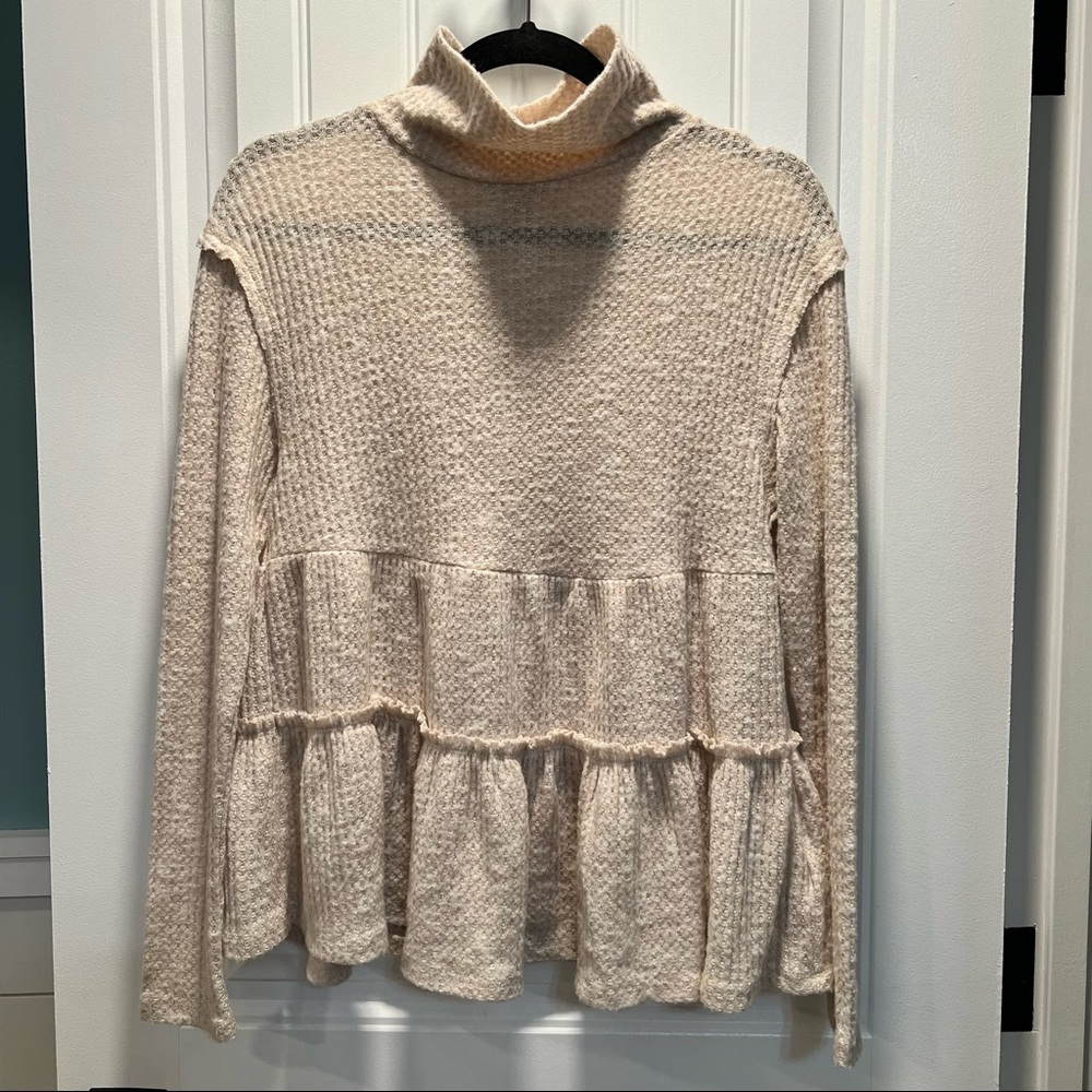 Eri & Ali Soft‎ Ruffled Cream Colored Long Sleeved Blouse. Size XS.